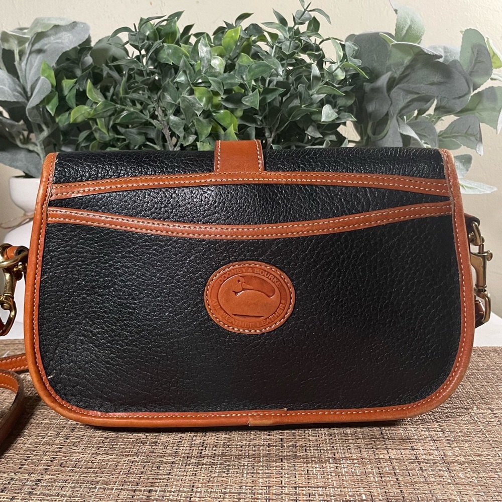 ❤️SOLD❤️ Vintage Dooney & Bourke Black Equestrian Over & Under Bag - Picture 7 of 8
